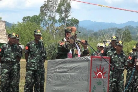 असम में उल्फा (स्वतंत्र) के 5 उग्रवादी गिरफ्तार, हथियार और गोला बारुद बरामद असम में उल्फा (स्वतंत्र) के 5 उग्रवादी गिरफ्तार, हथियार और गोला बारुद बरामद