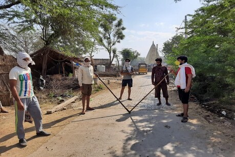 COVID-19: दिल्ली-आगरा के बीच बसे गांव कोरोना का ऐसे कर रहे मुकाबला, बाहर वालों को कह रहे 'नो एंट्री'