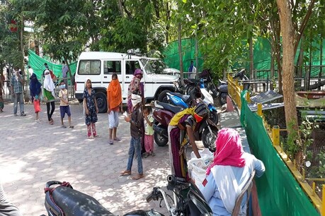 ये पुलिस थाना नहीं अन्नदाता का दर है, 60 दिन में खिला चुका है 54 हजार गरीबों को खाना ये पुलिस थाना नहीं अन्नदाता का दर है, 60 दिन में खिला चुका है 54 हजार गरीबों को खाना