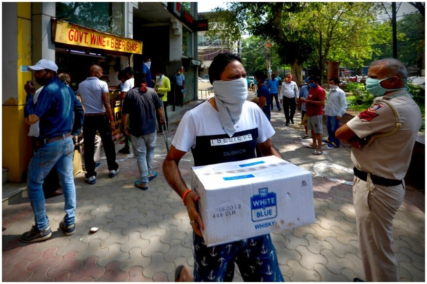 कोरोना संकट: क्या सरकार के पास टैक्स बढ़ाने के सिवाय कोई और रास्ता नहीं है? कोरोना संकट: क्या सरकार के पास टैक्स बढ़ाने के सिवाय कोई और रास्ता नहीं है?
