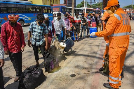 OPINION| कोरोना तोड़ पाएगा बिहार की राजनीति में जातिवाद का तिलिस्म! घर लौटे मजदूर ठान लें तो बदल जाएगी दिशा और दशा OPINION| कोरोना तोड़ पाएगा बिहार की राजनीति में जातिवाद का तिलिस्म! घर लौटे मजदूर ठान लें तो बदल जाएगी दिशा और दशा