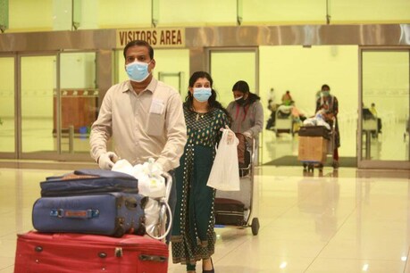 विदेश से केरल लौटे दो लोग COVID-19 पॉजिटिव, CM बोले- तीसरी कोरोना लहर के लिए तैयार रहें विदेश से केरल लौटे दो लोग COVID-19 पॉजिटिव, CM बोले- तीसरी कोरोना लहर के लिए तैयार रहें