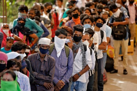 मुंबई : BJP सांसद का बेतुका बयान- लोग लॉकडाउन में हॉलीडे मनाने गांव जा रहे, इनमें प्रवासी मजदूर नहीं मुंबई : BJP सांसद का बेतुका बयान- लोग लॉकडाउन में हॉलीडे मनाने गांव जा रहे, इनमें प्रवासी मजदूर नहीं