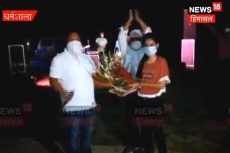 VIDEO: जब क्वारंटाइन सेंटर में SDM ने गाया गाना-‘ बार-बार दिन ये आए है...दिल ये गाए’ VIDEO: जब क्वारंटाइन सेंटर में SDM ने गाया गाना-‘ बार-बार दिन ये आए है...दिल ये गाए’