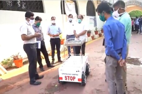 महाराष्ट्रः कोरोना के खिलाफ लड़ाई में भाग लेने मैदान में उतरा रोबोट, करेगा लोगों का इलाज महाराष्ट्रः कोरोना के खिलाफ लड़ाई में भाग लेने मैदान में उतरा रोबोट, करेगा लोगों का इलाज