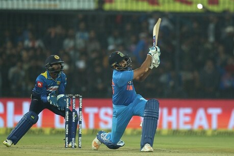 रोहित शर्मा के 4 अंधविश्वास देते हैं उन्हें ताकत, तभी कर पाते हैं छक्कों की बारिश! रोहित शर्मा के 4 अंधविश्वास देते हैं उन्हें ताकत, तभी कर पाते हैं छक्कों की बारिश!