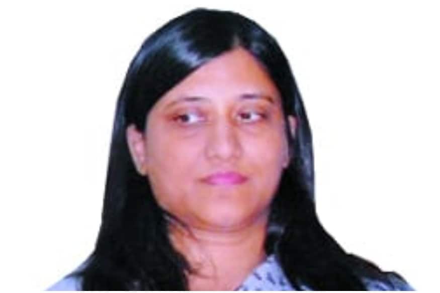 मध्य प्रदेश की दबंग महिला आईएएस, समाजहित में करती हैं फैसले, नहीं डरतीं तबादले से | MP's dominating women IAS, make decisions in social interest, not afraid of transfer