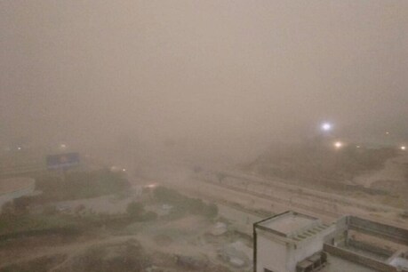पश्चिम विक्षोभ के कारण उत्तर भारत (North India) के मैदानी क्षेत्र में भी बारिश (Rain) हो सकती है. (प्रतीकात्मक तस्वीर)