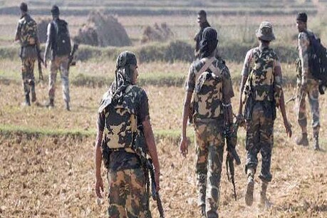 छत्तीसगढ़: नक्सलियों ने पुलिस कैंप पर किया हमला, 1 जवान शहीद, रुक-रुक कर हो रही फायरिंग छत्तीसगढ़: नक्सलियों ने पुलिस कैंप पर किया हमला, 1 जवान शहीद, रुक-रुक कर हो रही फायरिंग