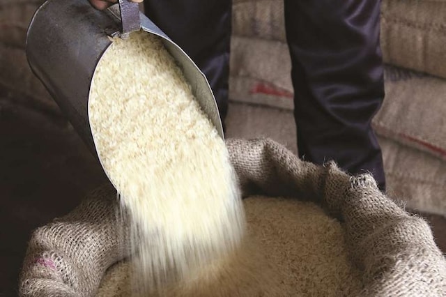 जानिए बिना राशन कार्ड वालों को कैसे मुफ्त में मिलेगा 5 किलो अनाज और चावल!