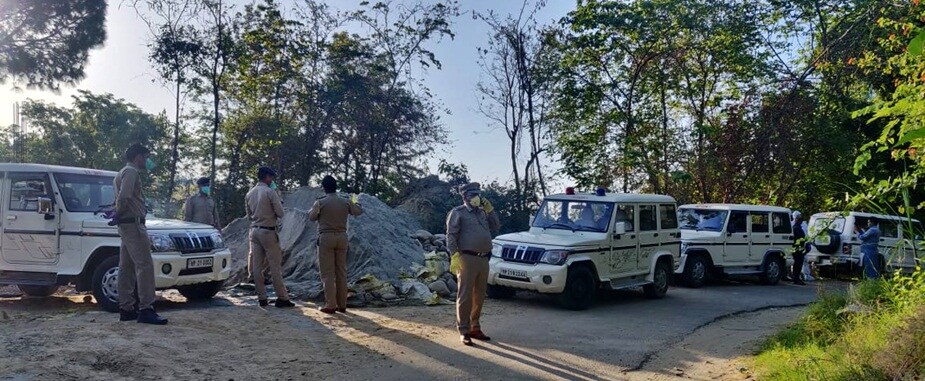 हमीरपुर के बड़सर में पुलिस की तैनाती.