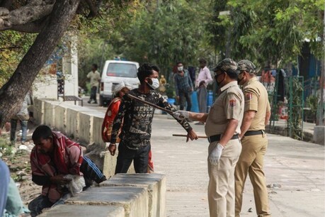 लॉकडाउन में पुलिस की बर्बरता के चलते 7 राज्यों में गई 12 लोगों की जान, NHRC से जांच की मांग