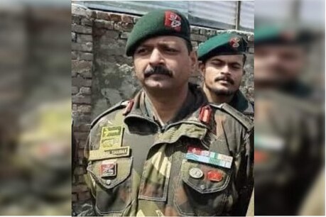 शहीद कर्नल आशुतोष शर्मा. (फाइल फोटो)