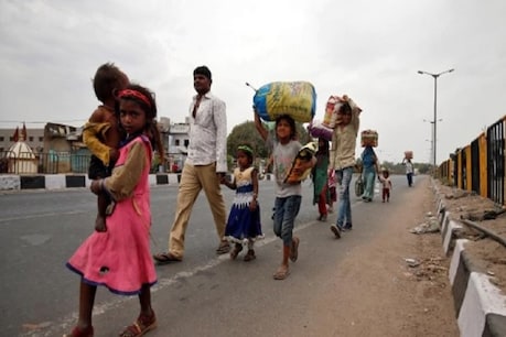 मजदूर की मजबूरी: 10 दिन में 780 KM पैदल चला श्रमिक, 7 दिनों तक नसीब नहीं हुई रोटी मजदूर की मजबूरी: 10 दिन में 780 KM पैदल चला श्रमिक, 7 दिनों तक नसीब नहीं हुई रोटी