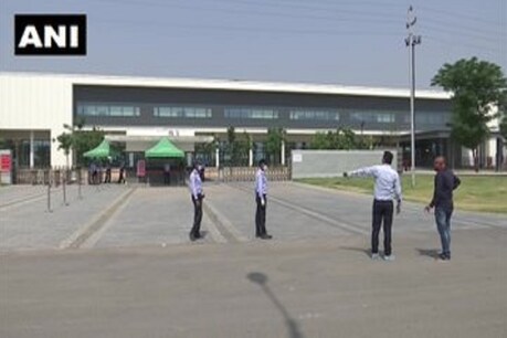 COVID-19: ओप्पो ने नोएडा फैक्टरी में काम रोका, 3000 कर्मचारियों की होगी कोरोना जांच