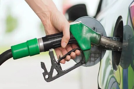 पाकिस्तान में 27 रुपये तक सस्ता हुआ तेल, भारत में 38 दिन से नहीं बदले पेट्रोल-डीजल के दाम