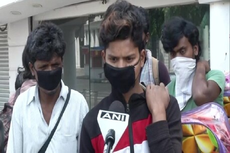 मजदूर बोला- 'जब दिल्ली में भी मरना है भूखे-प्यासे, तो रस्ते में मर जाएंगे; हमारे पास न मोबाइल है न पैसे' मजदूर बोला- 'जब दिल्ली में भी मरना है भूखे-प्यासे, तो रस्ते में मर जाएंगे; हमारे पास न मोबाइल है न पैसे'