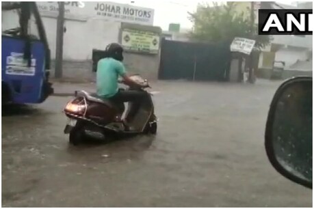 Weather Alert: दिल्ली-एनसीआर में आंधी, हवाओं के साथ तेज बारिश Weather Alert: दिल्ली-एनसीआर में आंधी, हवाओं के साथ तेज बारिश