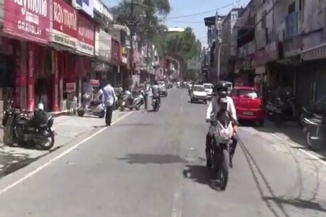 पुलिस प्रशासन के लिए मुश्किल हुआ बाजार में उमड़ी भीड़ को संभालना.