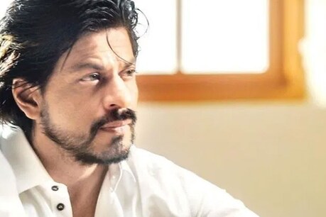 मूंछों और लंबे बालों में वायरल हुई शाहरुख खान की अनसीन फोटो, देखकर पहचान नहीं पाएंगे आप मूंछों और लंबे बालों में वायरल हुई शाहरुख खान की अनसीन फोटो, देखकर पहचान नहीं पाएंगे आप