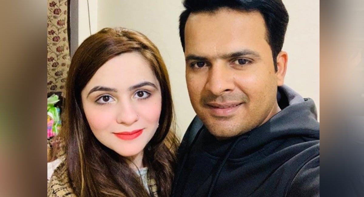  पाकिस्तान के बल्लेबाज शरजील खान ने मंगलनवार को ट्वीट करके यह जानकारी अपने फैंस को दी. उन्होंने लिखा, हम अपने बच्चे का इस दुनिया में स्वागत करते हैं. भगवान की दुआ से हम बेटी के माता-पिता बने हैं.