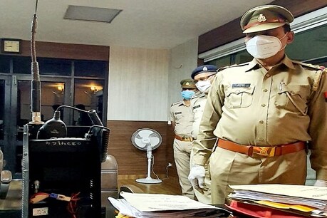 COVID-19: गाजियाबाद पुलिस की खास पहल, क्राइम को कंट्रोल करने के लिए इस मशीन का कर रहे यूज COVID-19: गाजियाबाद पुलिस की खास पहल, क्राइम को कंट्रोल करने के लिए इस मशीन का कर रहे यूज