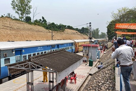 बैंगलुरू से लोगों को हिमाचल के ऊना पहुंची ट्रेन.