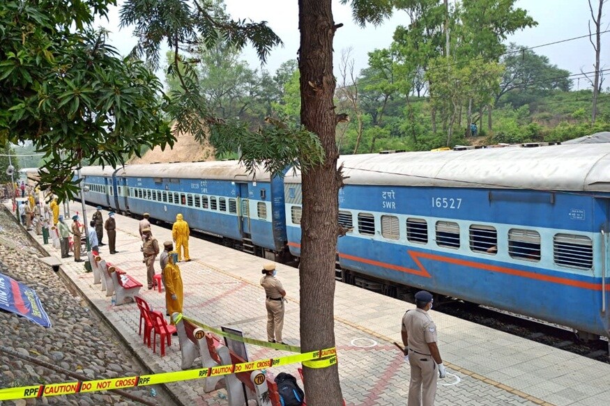 बैंगलुरू से लोगों को हिमाचल के ऊना पहुंची ट्रेन.
