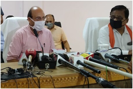 मेरठ में बंदर ले भागे Corona टेस्ट का सैंपल, स्वास्थ्य मंत्री ने कहा- मुझे खबर ही नहीं मेरठ में बंदर ले भागे Corona टेस्ट का सैंपल, स्वास्थ्य मंत्री ने कहा- मुझे खबर ही नहीं