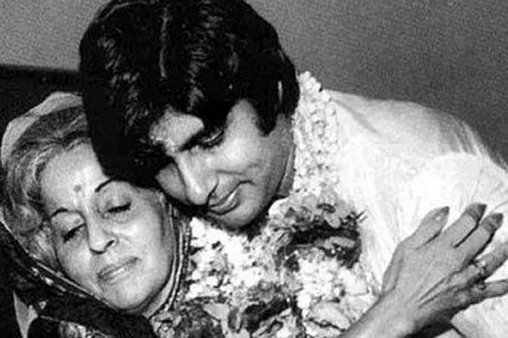 Mother's Day पर अमिताभ बच्चन ने किया मां को याद, गाया इमोशनल गाना, Video Viral Mother's Day पर अमिताभ बच्चन ने किया मां को याद, गाया इमोशनल गाना, Video Viral