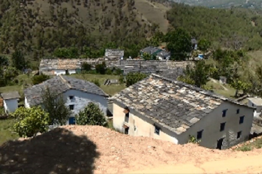 almora village, 30000 प्रवासियों के लौटने की वजह से अल्मोड़ा के गांवों में अभी चहल-पहल है.