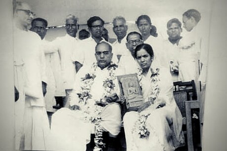 सामुहिक धर्म परिवर्तन के दौरान भीम राव अंबेडकर.