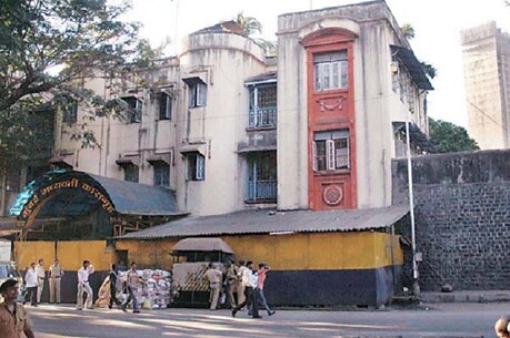मुंबई की जेल बन रही कोरोना का हॉटस्पॉट, 77 कैदी और 26 कर्मचारी हुए संक्रमित