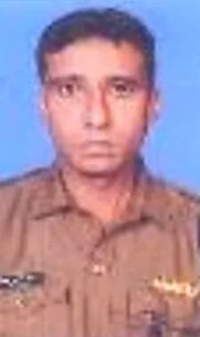 कुपवाड़ा में शहीद हुए गाजीपुर के अश्विनी कुमार यादव के गांव में पसरा मातम कुपवाड़ा में शहीद हुए गाजीपुर के अश्विनी कुमार यादव के गांव में पसरा मातम