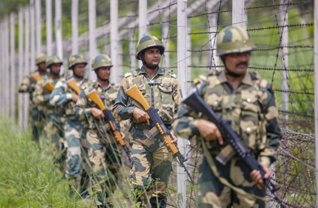 BSF में सामने आए कोविड 19 के 18 नए मामले, संक्रमितों की संख्या बढ़कर हुई 276 BSF में सामने आए कोविड 19 के 18 नए मामले, संक्रमितों की संख्या बढ़कर हुई 276