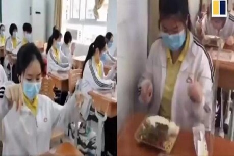 चीनी स्कूलों का वीडियो वायरल- सोशल डिस्टेंसिंग बनाने के लिए स्कूलों में फोल्डेबल केबिन्स में खाना खा रहे स्टूडेंट चीनी स्कूलों का वीडियो वायरल- सोशल डिस्टेंसिंग बनाने के लिए स्कूलों में फोल्डेबल केबिन्स में खाना खा रहे स्टूडेंट