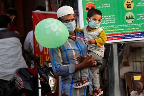 Eid Mubarak: सोशल डिस्टेंसिंग के साथ आज देशभर में मनाई जा रही ईद-उल-फित्र Eid Mubarak: सोशल डिस्टेंसिंग के साथ आज देशभर में मनाई जा रही ईद-उल-फित्र