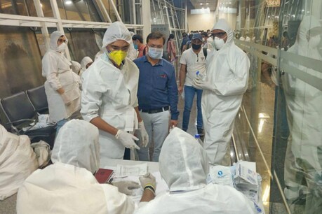 कोरोना वायरस: देश में 24 घंटे में 2487 नए केस, 83 लोगों की मौत; संक्रमितों का आंकड़ा 40,000 के पार कोरोना वायरस: देश में 24 घंटे में 2487 नए केस, 83 लोगों की मौत; संक्रमितों का आंकड़ा 40,000 के पार