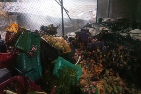 किरंदुल मेन मार्केट में लगी आग, 8 दुकानें जलकर खाक, झुलसने से 73 साल के बुजुर्ग की मौत किरंदुल मेन मार्केट में लगी आग, 8 दुकानें जलकर खाक, झुलसने से 73 साल के बुजुर्ग की मौत