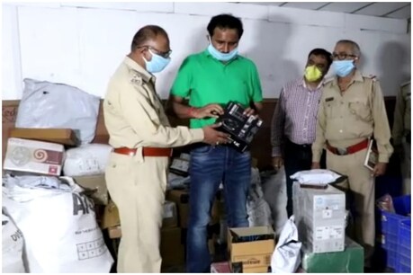 धनबादः लॉकडाउन में प्रतिबंधित सामान की सप्लाई को लेकर छापा, गोदाम सील धनबादः लॉकडाउन में प्रतिबंधित सामान की सप्लाई को लेकर छापा, गोदाम सील