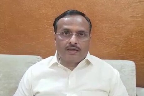 बस की सियासत: UP के डिप्टी सीएम का सचिन पायलट पर पलटवार बस की सियासत: UP के डिप्टी सीएम का सचिन पायलट पर पलटवार