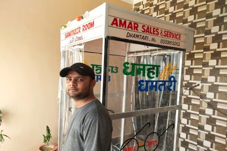 कोरोना: लॉकडाउन में काम नहीं था तो बना दी ऑटोमेटिक बॉडी सैनिटाइजर मशीन, अब इन्हें देंगे दान कोरोना: लॉकडाउन में काम नहीं था तो बना दी ऑटोमेटिक बॉडी सैनिटाइजर मशीन, अब इन्हें देंगे दान