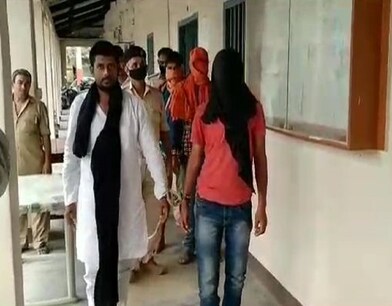 बिहार: SLR कारतूस एवं असलहों के साथ पांच क्रिमिनल अरेस्ट, जानें RJD से क्या है कनेक्शन बिहार: SLR कारतूस एवं असलहों के साथ पांच क्रिमिनल अरेस्ट, जानें RJD से क्या है कनेक्शन