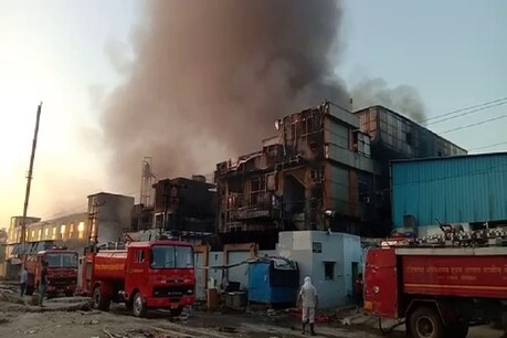 सोनीपत में चावल के थैले बनाने वाली दो फैक्ट्रियों में लगी भीषण आग, सब कुछ जलकर राख सोनीपत में चावल के थैले बनाने वाली दो फैक्ट्रियों में लगी भीषण आग, सब कुछ जलकर राख