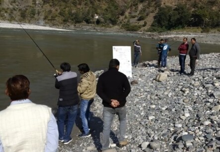 fishing, angling, मत्स्य पालन में काम करने के इच्छुक लोगों को न सिर्फ़ विभाग इन सबकी जानकारी देता है बल्कि ट्रेनिंग और काम शुरु करने के लिए वित्त प्रबंधन में भी मदद करता है.