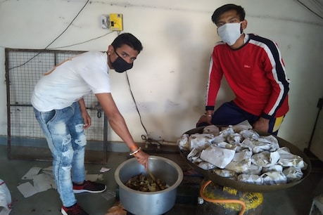 भोपाल: Lockdown में जरूरतमंदों की मदद कर रही ये 'Food Help App', ऐसे मांग और कर सकते हैं मदद... भोपाल: Lockdown में जरूरतमंदों की मदद कर रही ये 'Food Help App', ऐसे मांग और कर सकते हैं मदद...