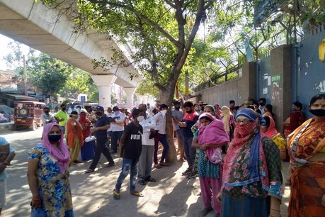 Lockdown: दिल्ली में दो हफ्ते पुराने राशन के कूपन पर भी नहीं मिल रहा सामान Lockdown: दिल्ली में दो हफ्ते पुराने राशन के कूपन पर भी नहीं मिल रहा सामान