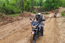 गुमला: SP ने बाइक चलाकर नक्सल प्रभावित इलाकों का लिया जायजा