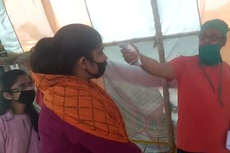 मेडिकल जांच के बाद झारखंड में प्रवेश करते हैं लोग, अंतरराज्यीय चेकपोस्ट पर विशेष चौकसी मेडिकल जांच के बाद झारखंड में प्रवेश करते हैं लोग, अंतरराज्यीय चेकपोस्ट पर विशेष चौकसी