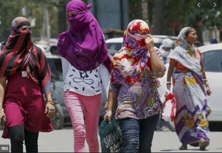 पड़ने लगी झुलसा देने वाली गर्मी, दिल्ली में पारा पहुंचा 45 डिग्री के पार पड़ने लगी झुलसा देने वाली गर्मी, दिल्ली में पारा पहुंचा 45 डिग्री के पार